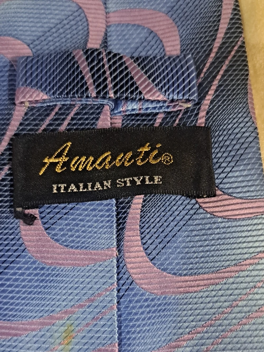 AMANTI ITALIAN Stylish Blue Swirl Men's Tie .